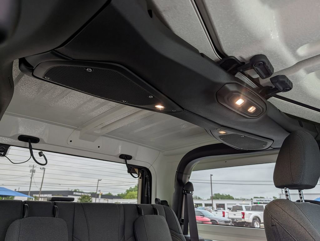 Used 2025 Jeep Wrangler Sport AWD/4WD image 28