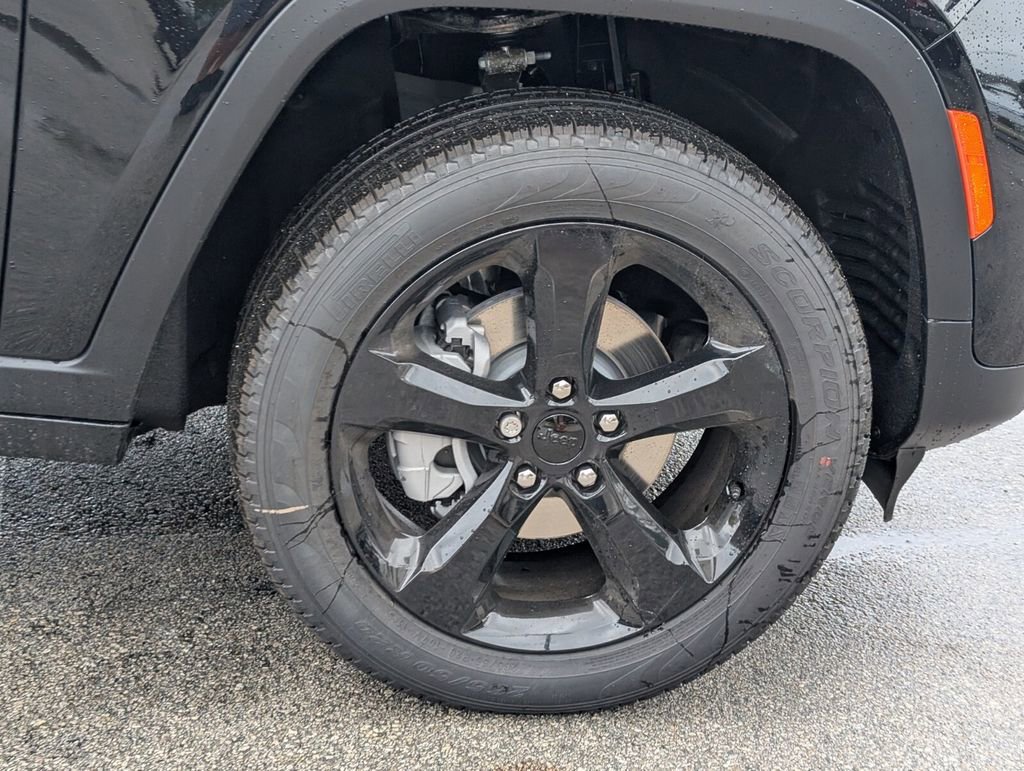 New 2025 Jeep Grand Cherokee Limited w/ Black Appearance Package image 9