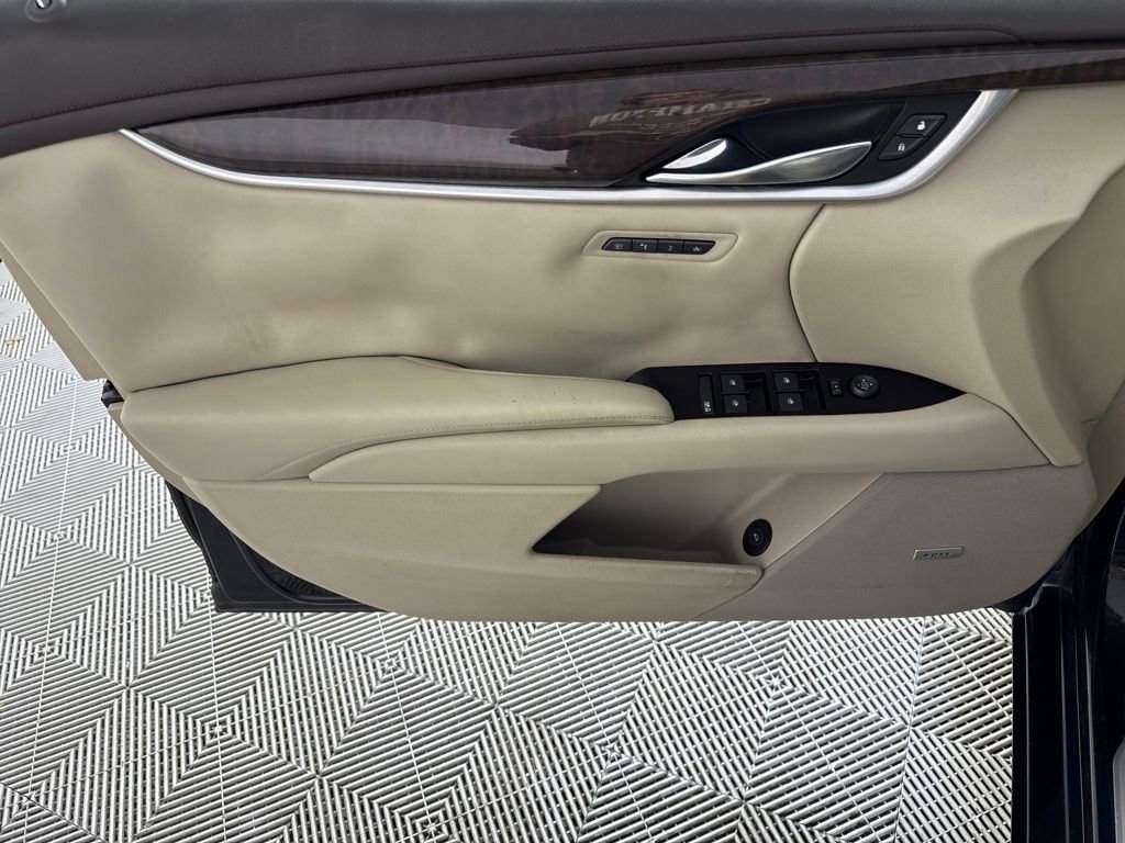 Used 2013 Cadillac XTS Premium image 10