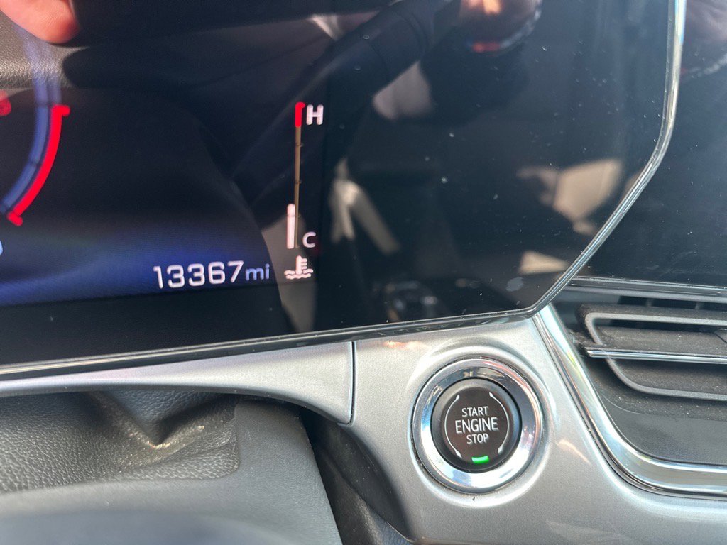 Used 2024 Chevrolet Trax LT w/ Sunroof Package image 16