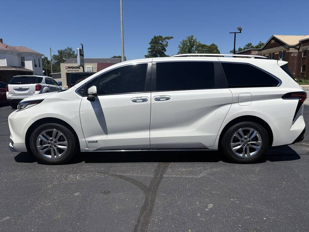 Used 2021 Toyota Sienna Limited FWD image 3
