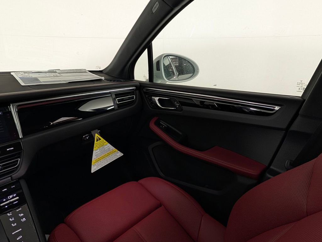New 2026 Porsche Macan image 23