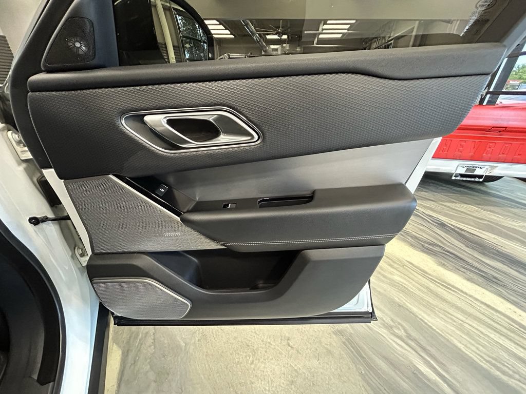 Used 2018 Land Rover Range Rover Velar R-Dynamic SE AWD/4WD image 37