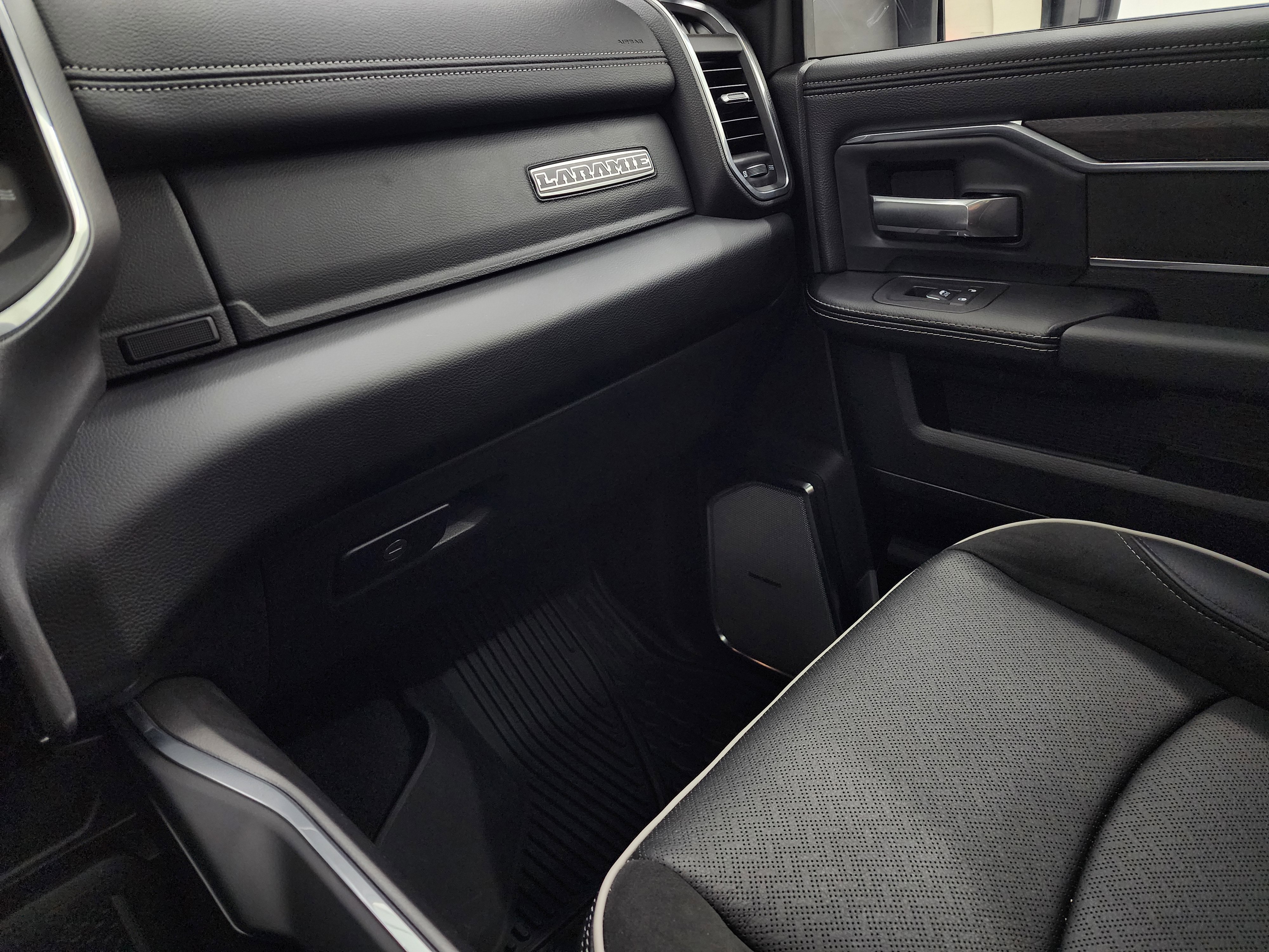 Used 2025 RAM 3500 Laramie image 14
