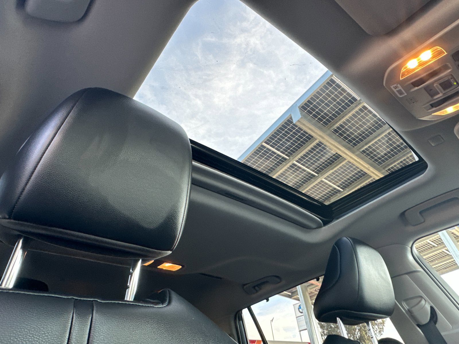 Used 2020 Toyota Highlander XLE image 18