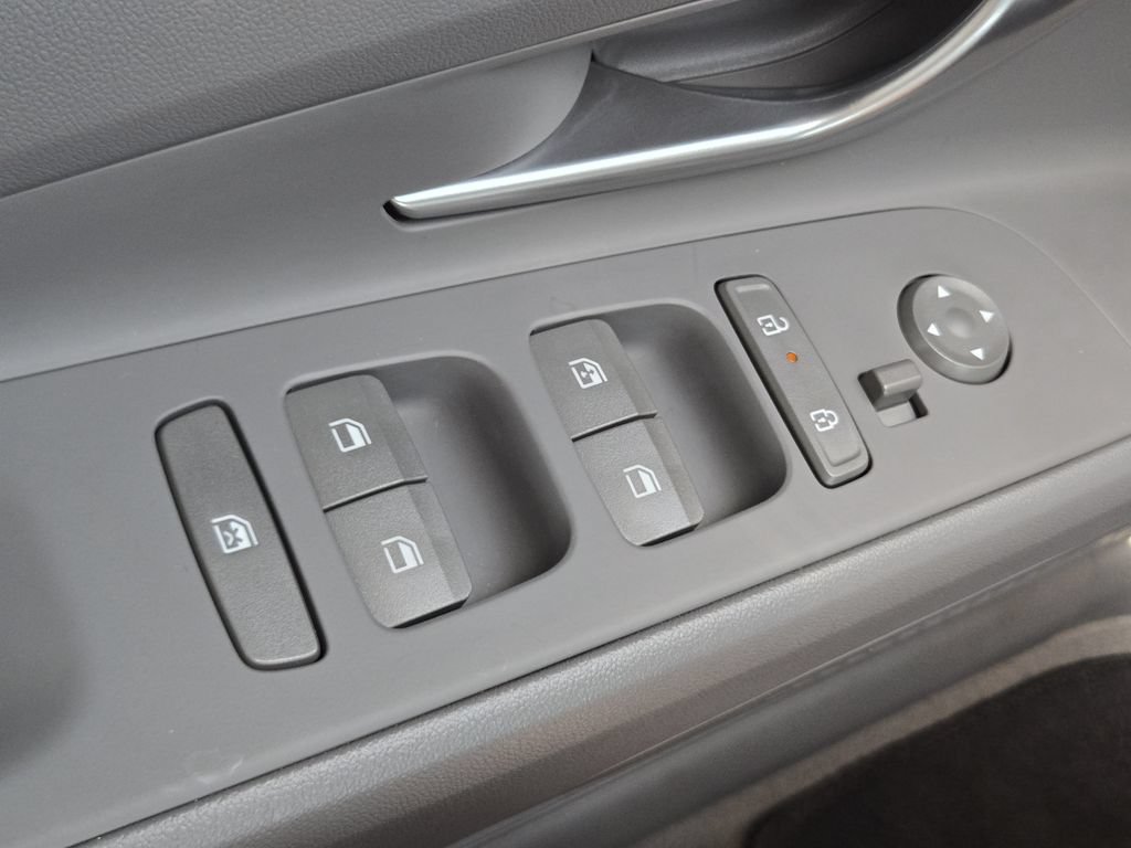 Used 2024 Hyundai Elantra SEL FWD image 29