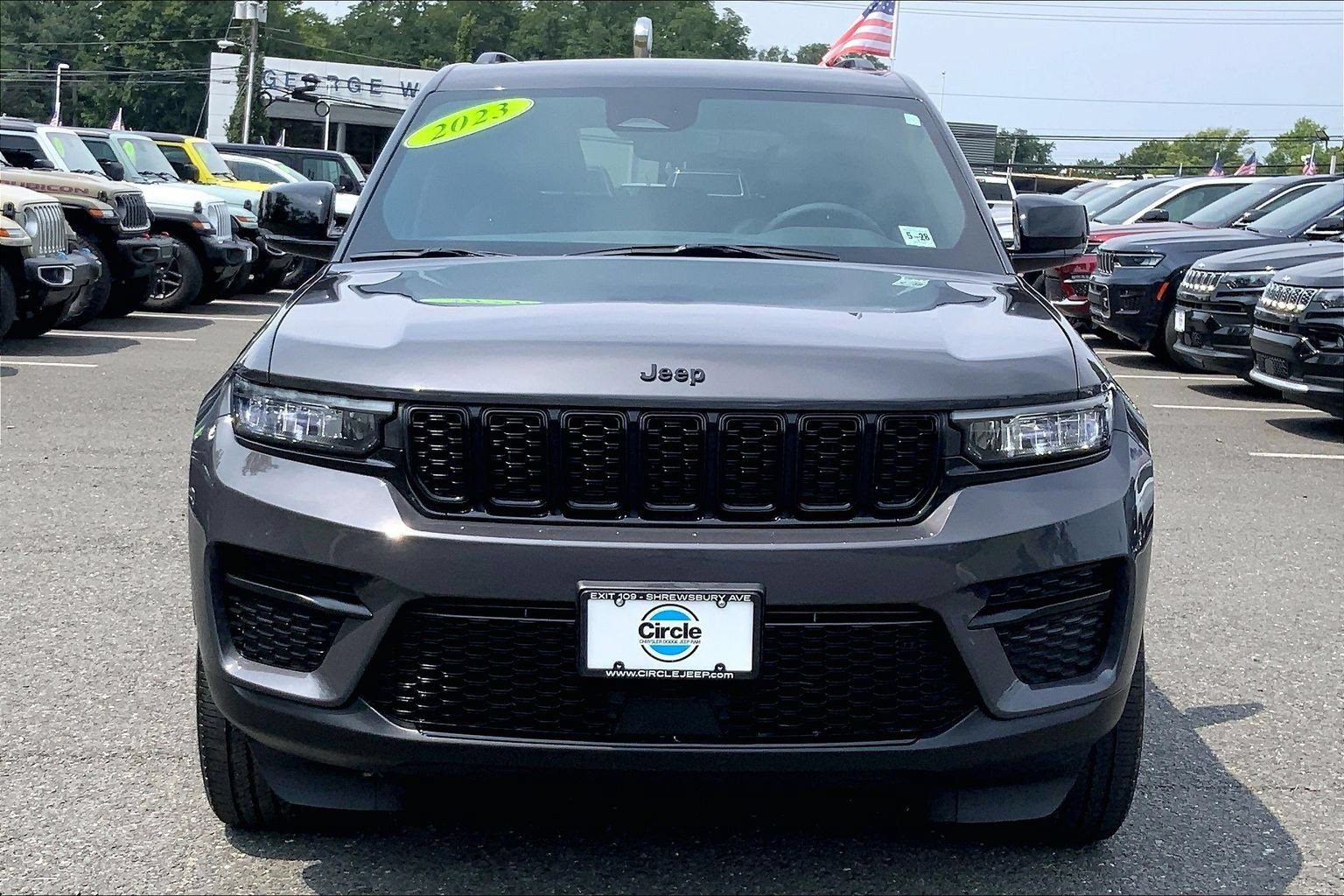 Used 2023 Jeep Grand Cherokee Altitude AWD/4WD image 3