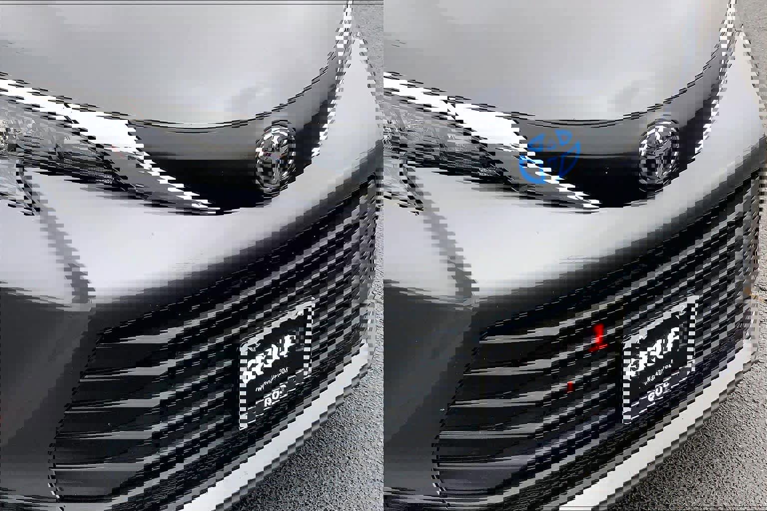 Used 2025 Toyota Sienna LE image 30