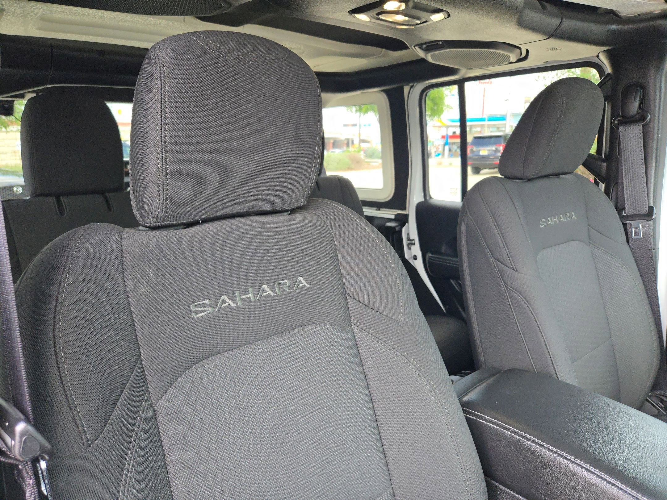 Used 2022 Jeep Wrangler Unlimited Sahara w/ Cold Weather Group image 31