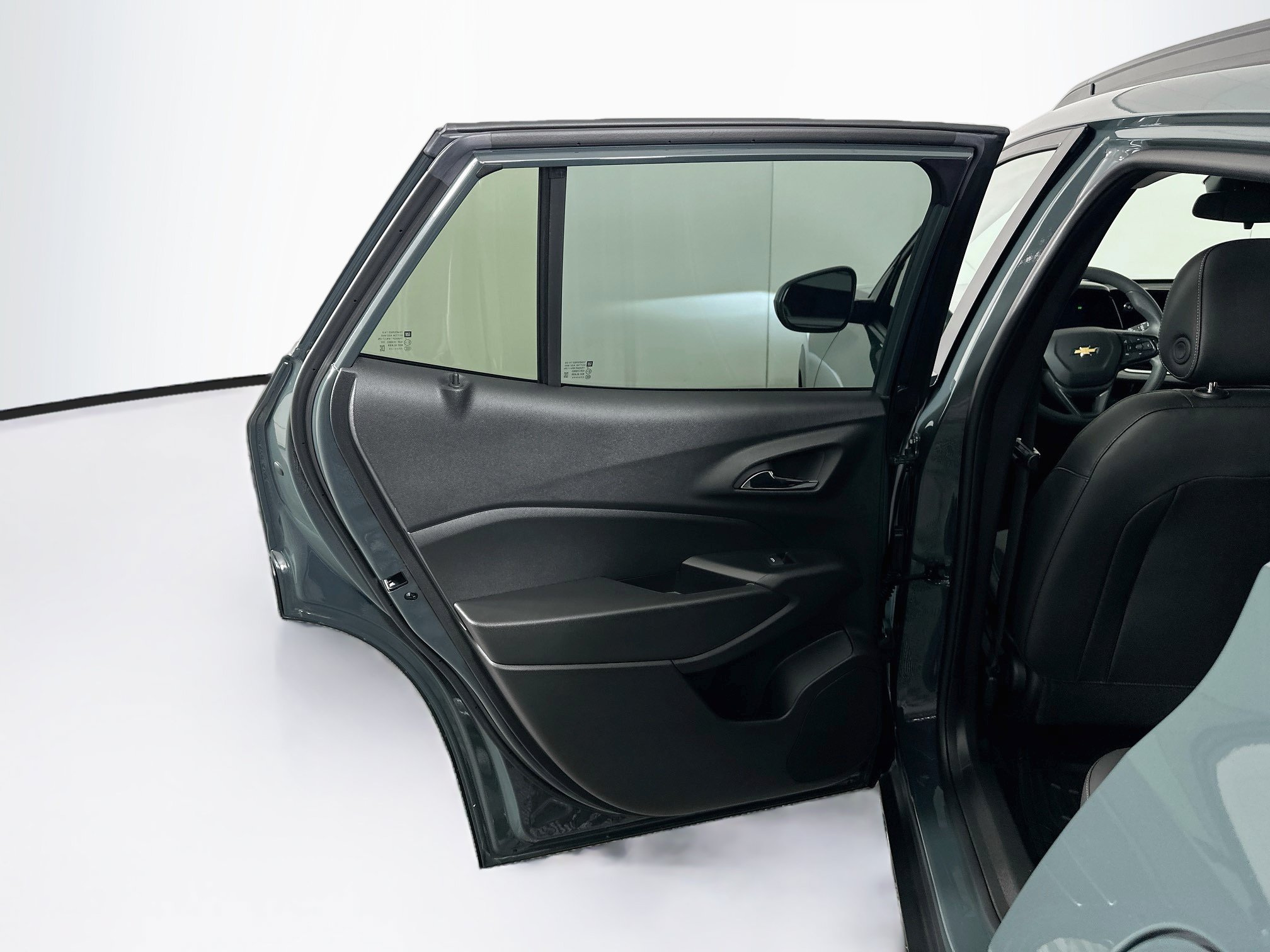 Used 2025 Chevrolet Trax LT FWD image 25