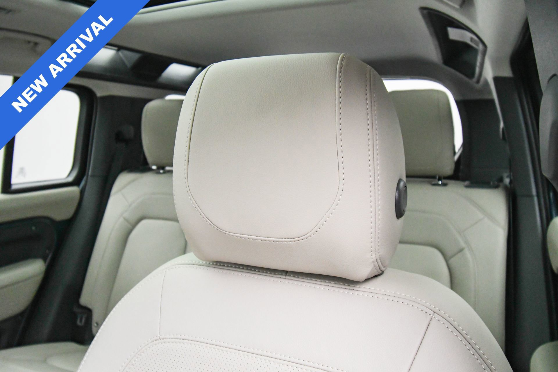 Used 2024 Land Rover Defender 110 S image 50