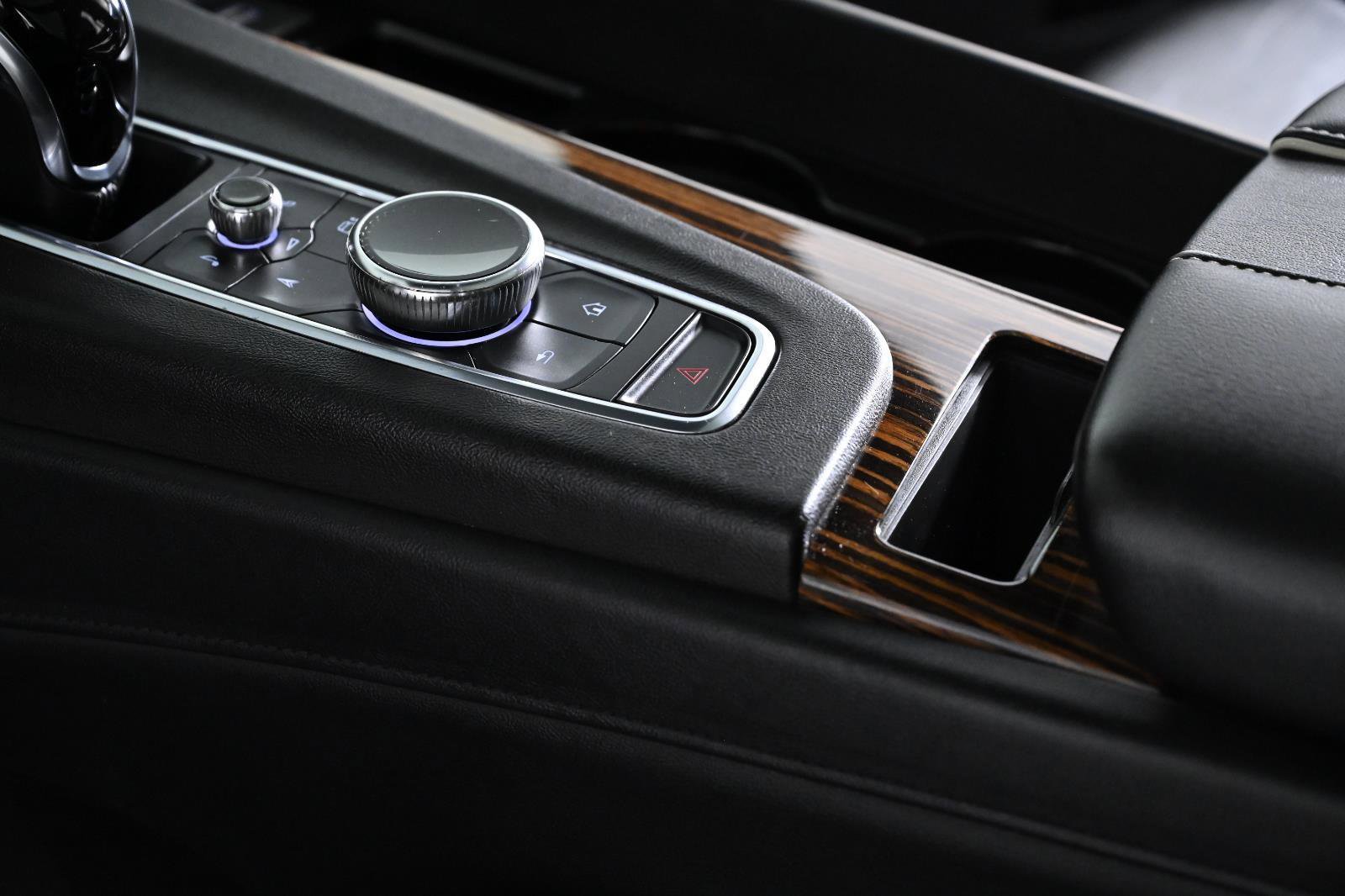 Used 2021 Cadillac Escalade Premium Luxury image 24