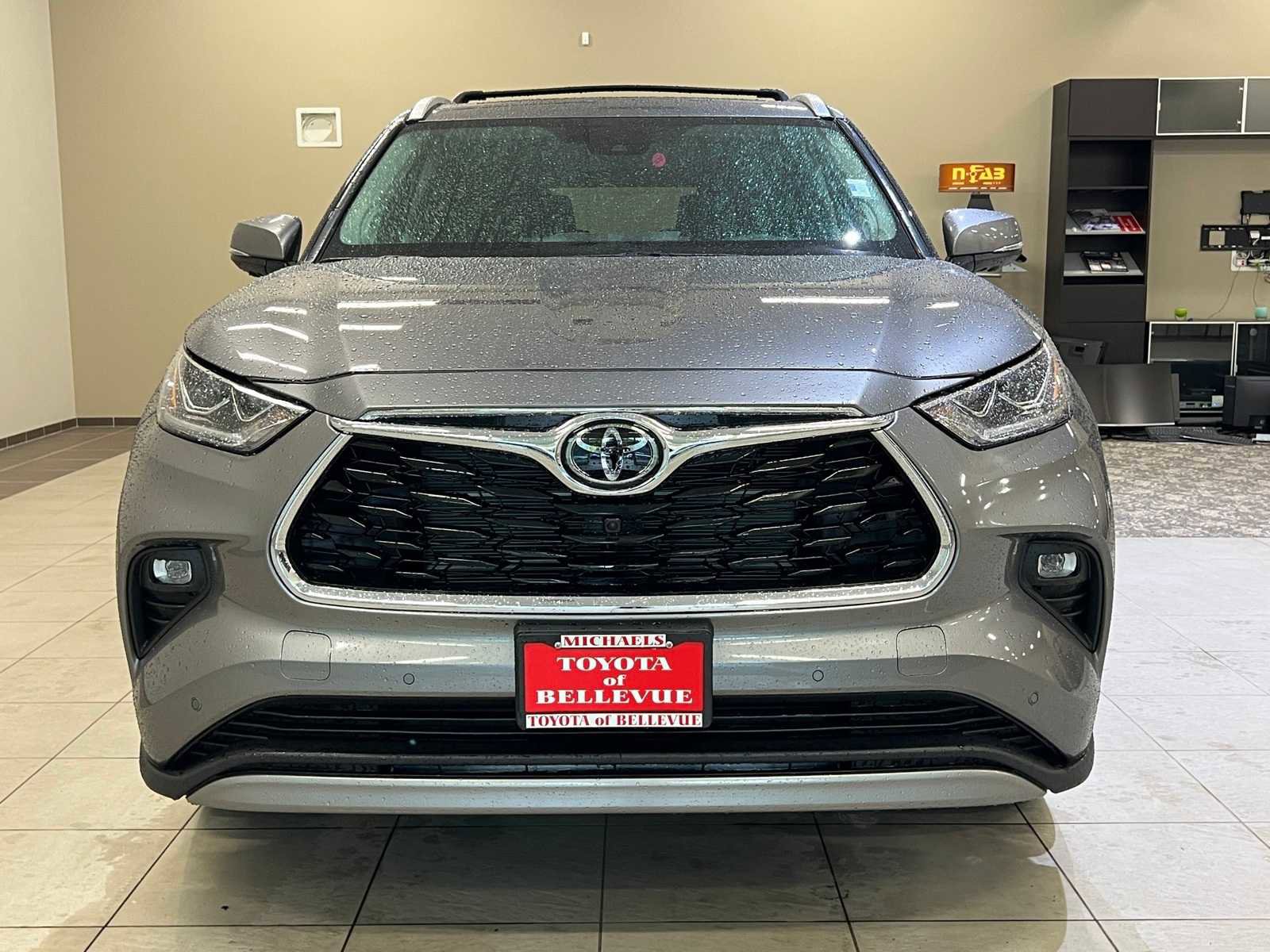 Certified 2025 Toyota Highlander Platinum image 8