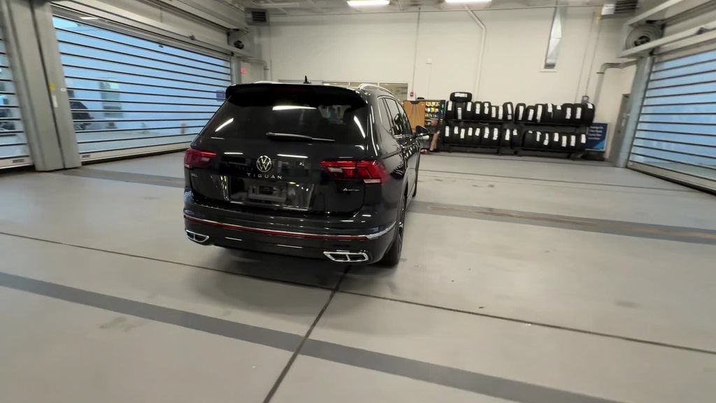 Certified 2024 Volkswagen Tiguan SEL R-Line AWD/4WD image 11