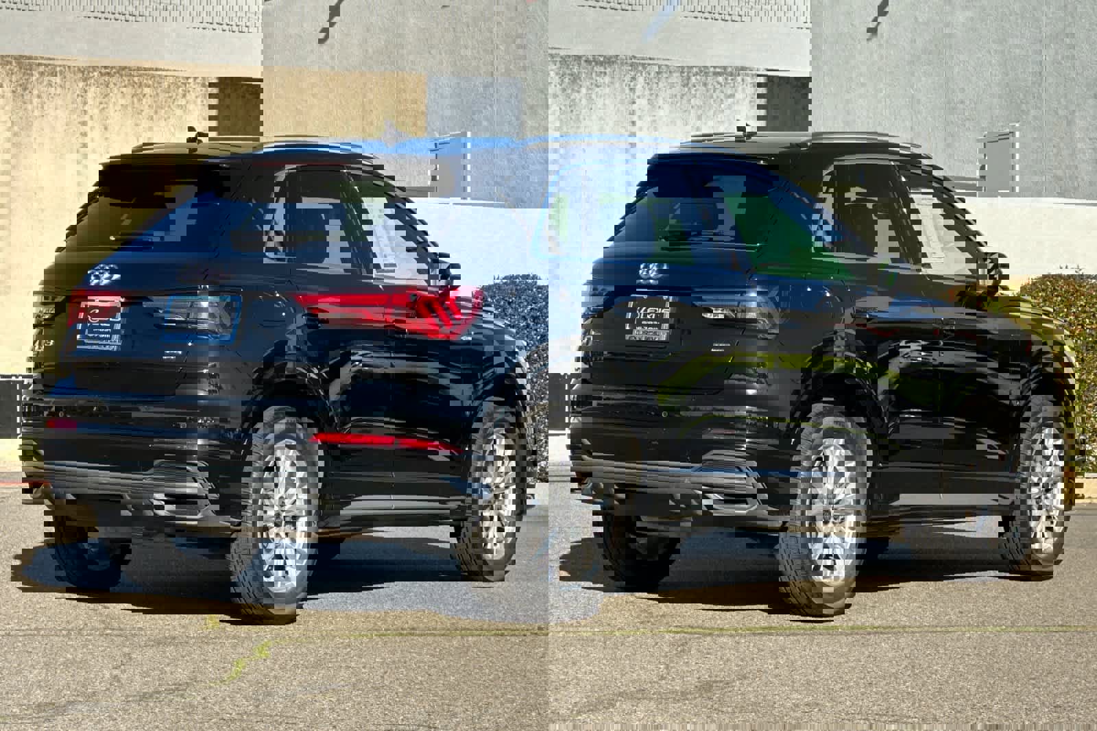 Used 2023 Audi Q3 2.0T Premium image 2