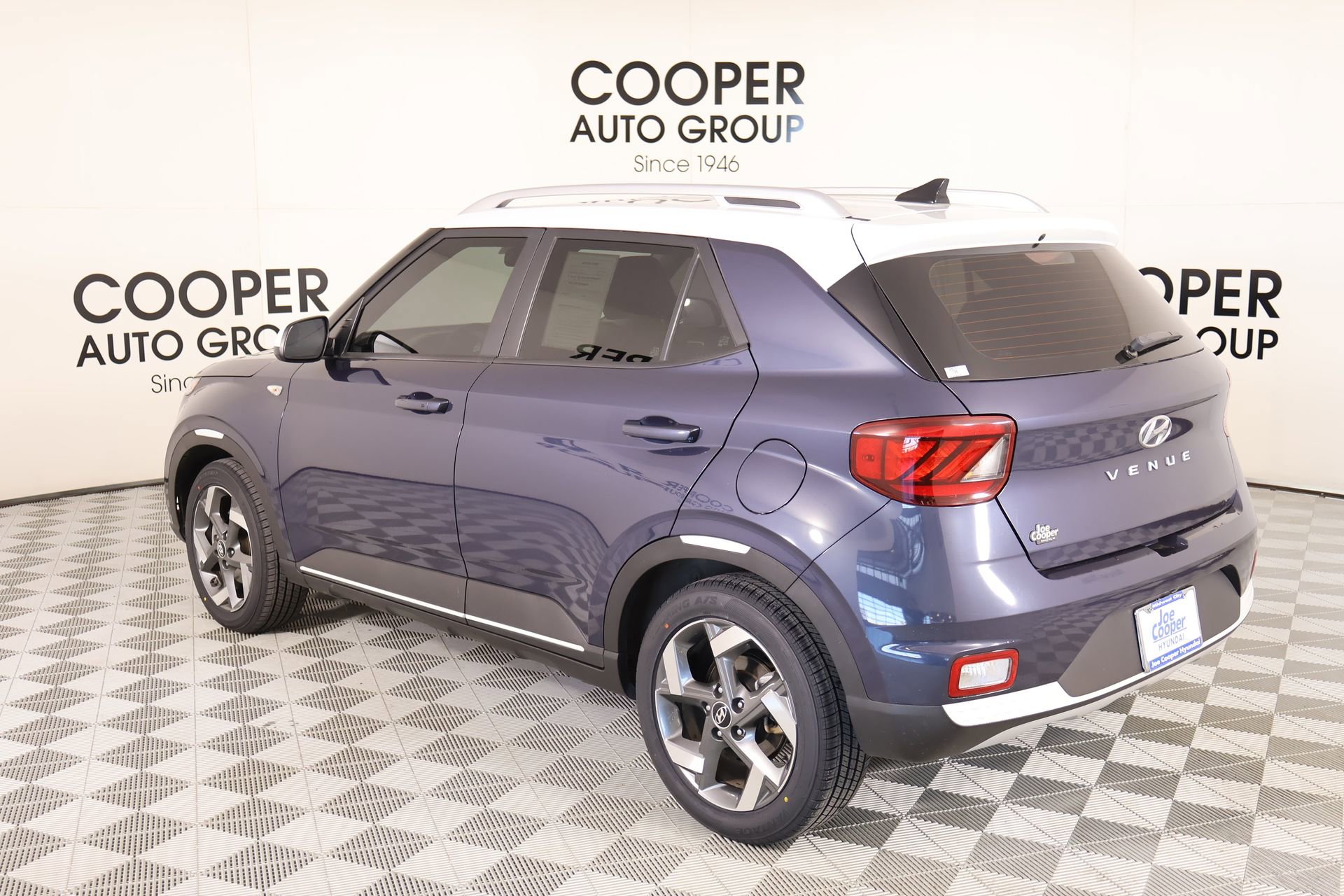 Used 2022 Hyundai Venue Limited image 23