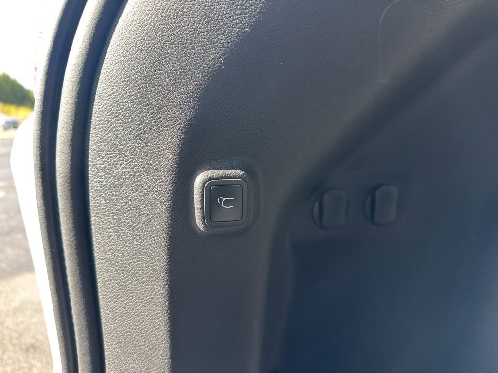 Used 2019 Jeep Cherokee Limited image 31