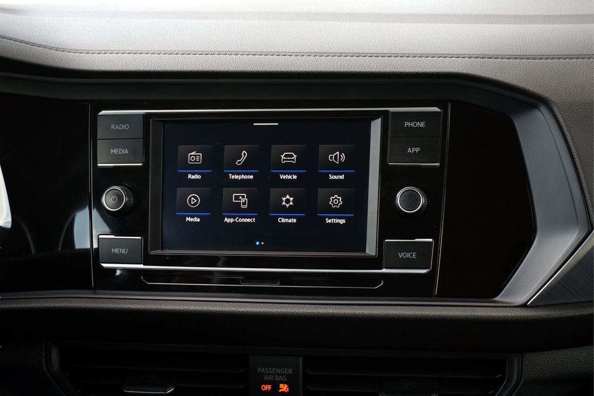 Used 2024 Volkswagen Jetta SE image 25