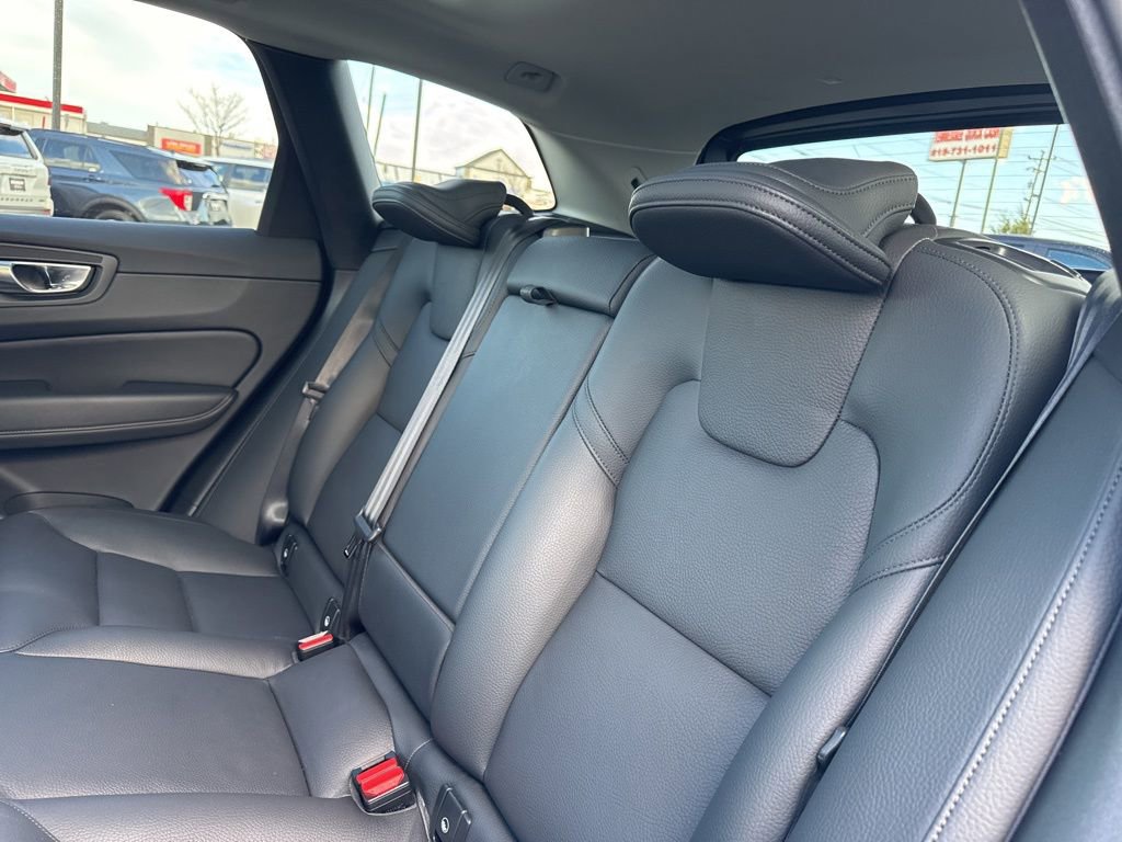 Used 2024 Volvo XC60 B5 Plus image 22
