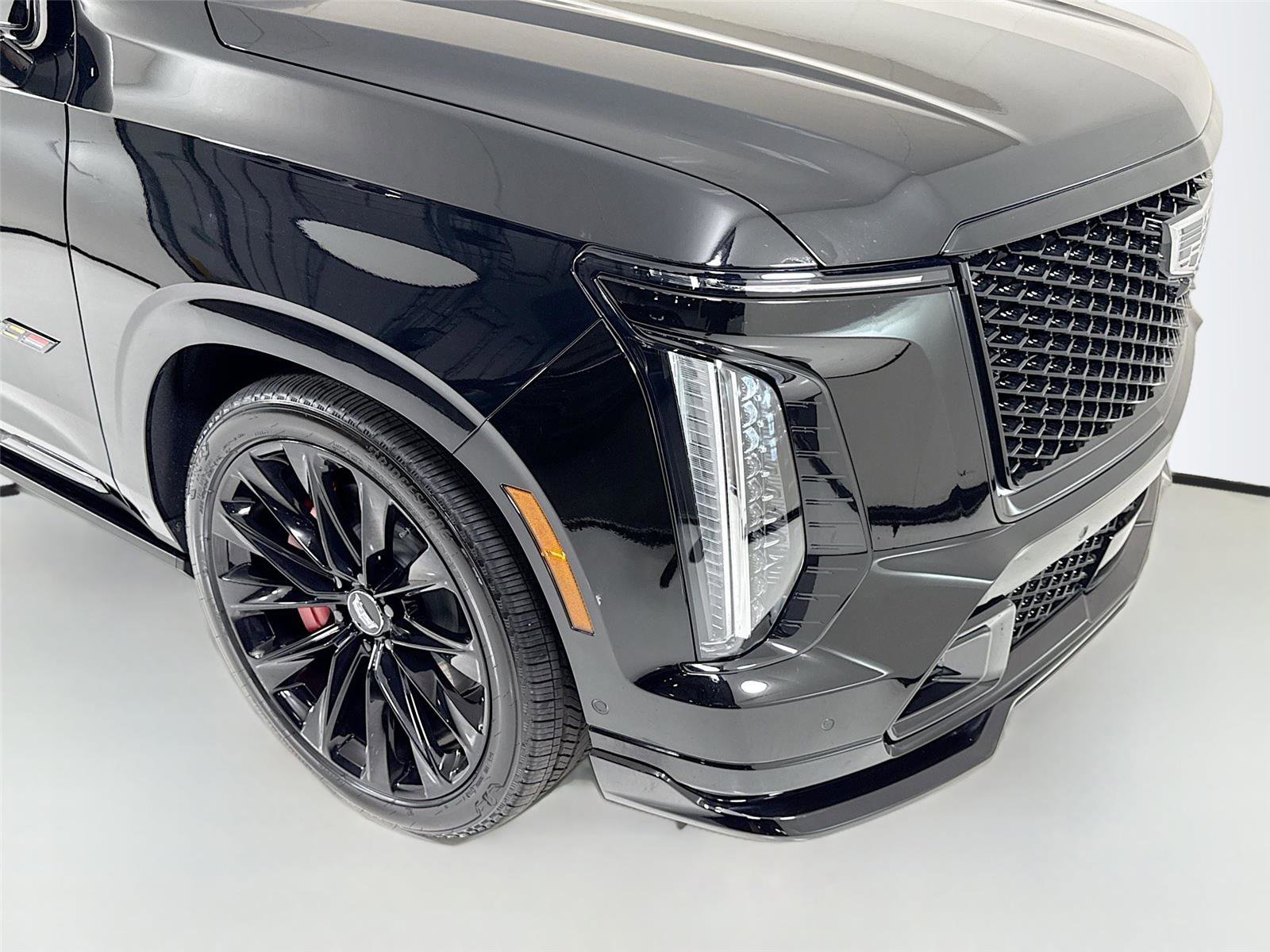 Used 2026 Cadillac Escalade V w/ LPO, ONYX Package AWD/4WD image 39