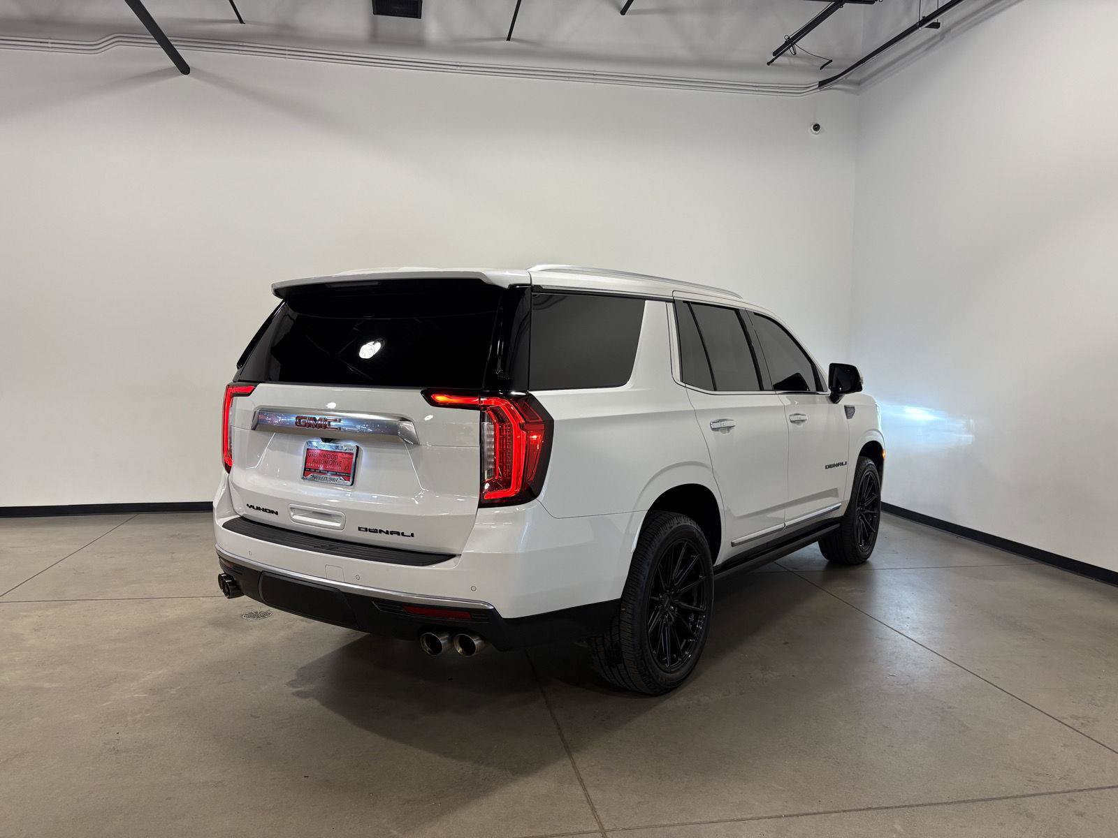 Used 2023 GMC Yukon Denali AWD/4WD image 3