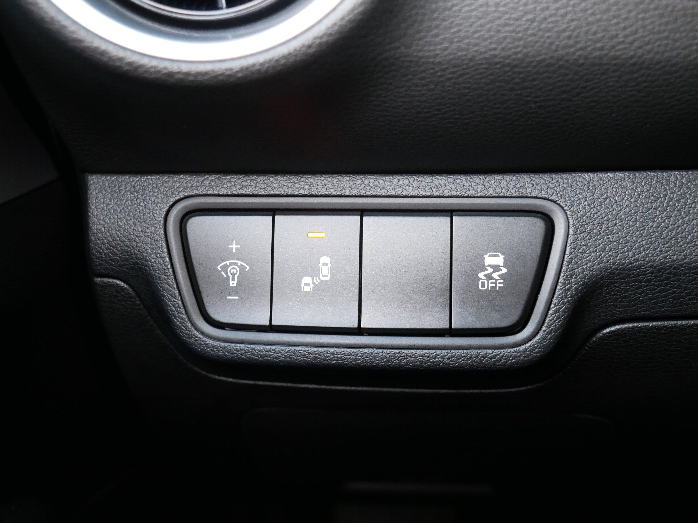 Certified 2024 Kia Forte LXS w/ LXS Technology Package image 26