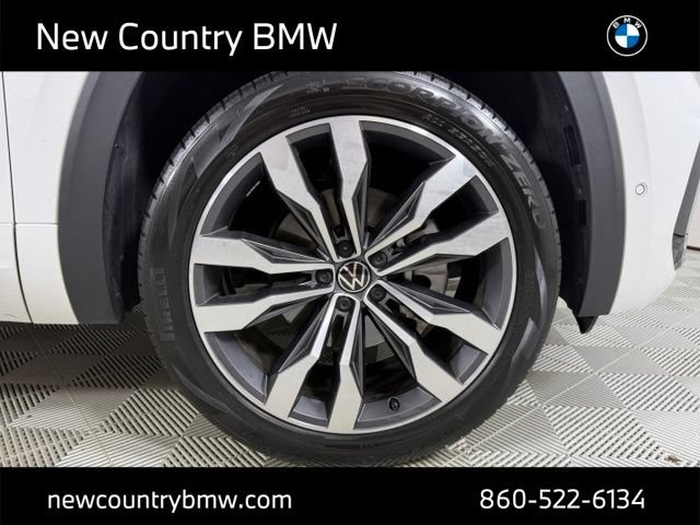 Used 2023 Volkswagen Atlas Cross Sport SEL Premium R-Line AWD/4WD image 9