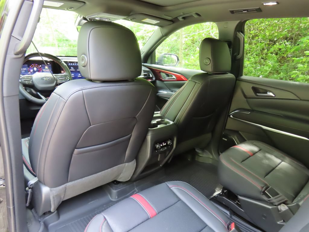 New 2026 Chevrolet Traverse RS w/ LPO, Floor Liner Package AWD/4WD image 26
