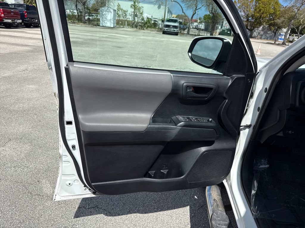 Used 2017 Toyota Tacoma SR RWD image 13