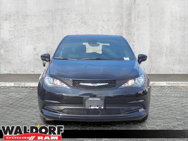 New 2025 Chrysler Voyager LX image 3