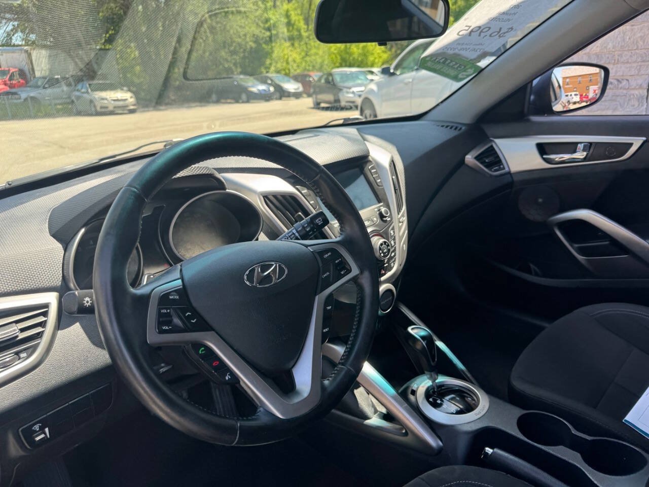 Used 2017 Hyundai Veloster FWD image 12