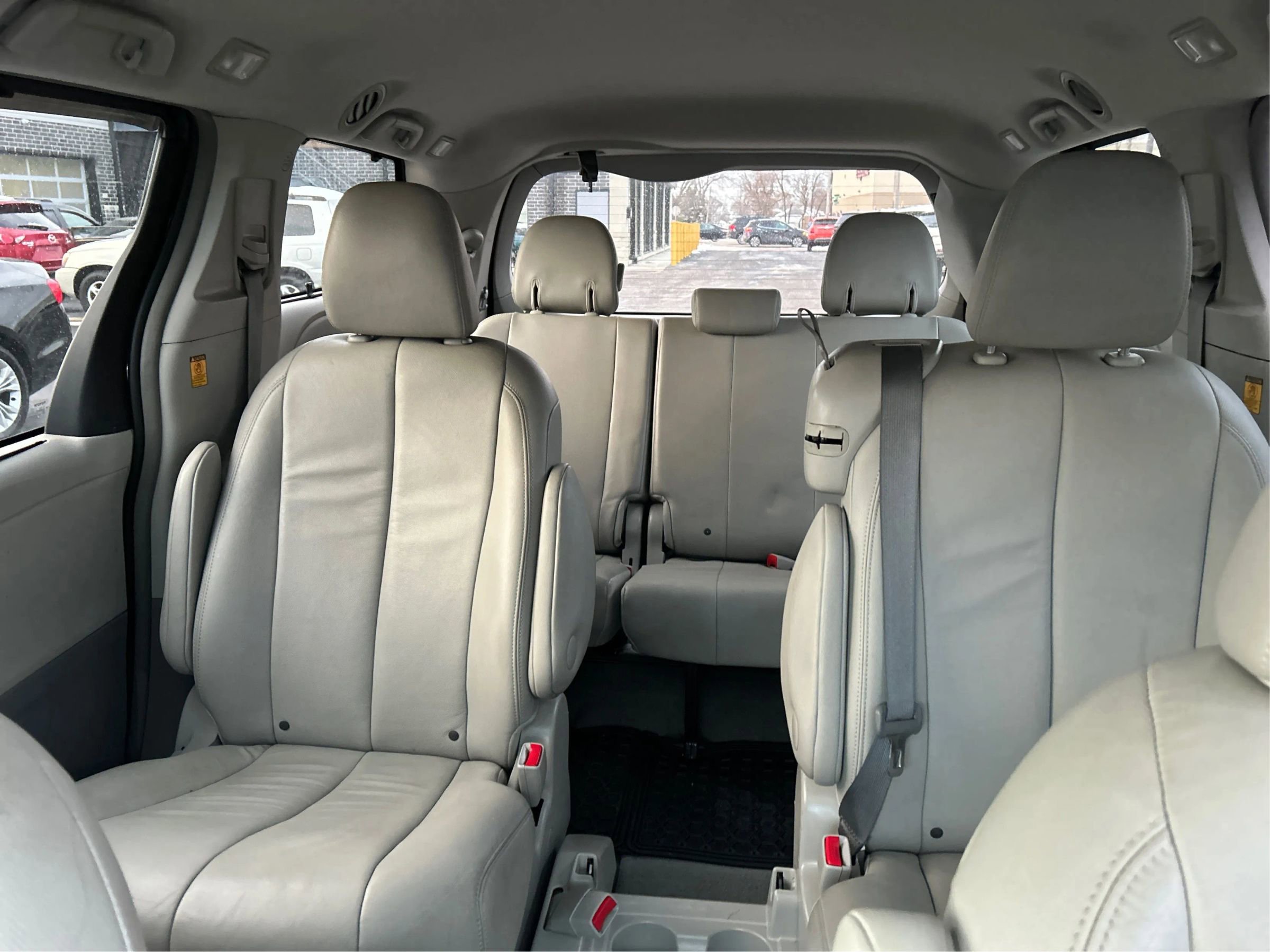 Used 2012 Toyota Sienna XLE image 29