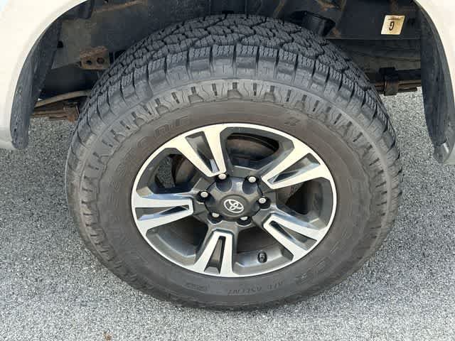 Used 2018 Toyota Tacoma TRD Sport AWD/4WD image 5