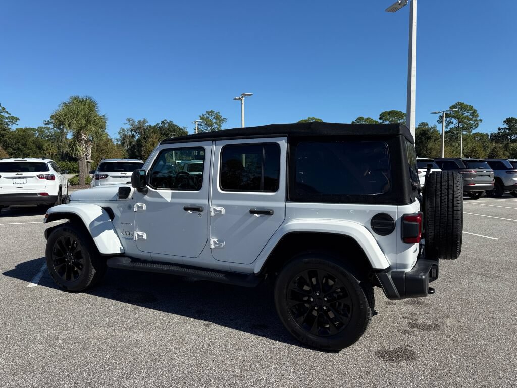 Used 2021 Jeep Wrangler Unlimited Sahara AWD/4WD image 6