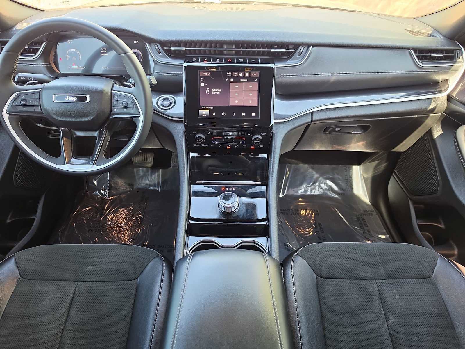 Used 2023 Jeep Grand Cherokee Altitude image 14