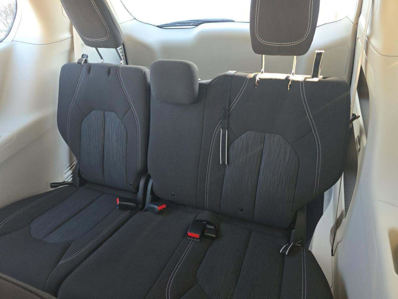 Used 2021 Chrysler Voyager L image 10