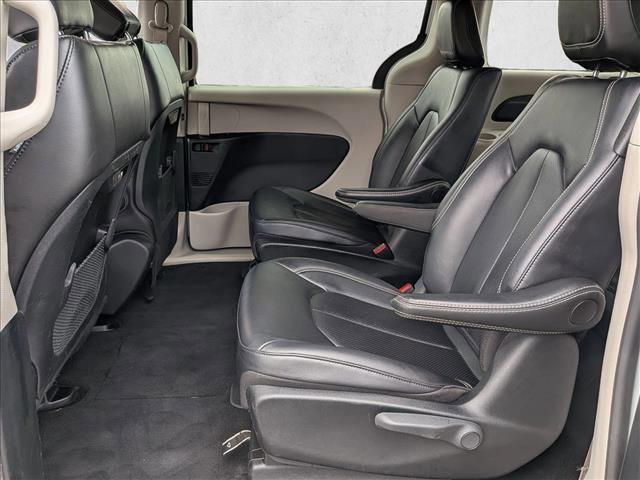 Used 2024 Chrysler Pacifica Select image 23