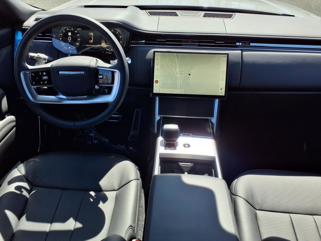 New 2025 Land Rover Range Rover SV image 4