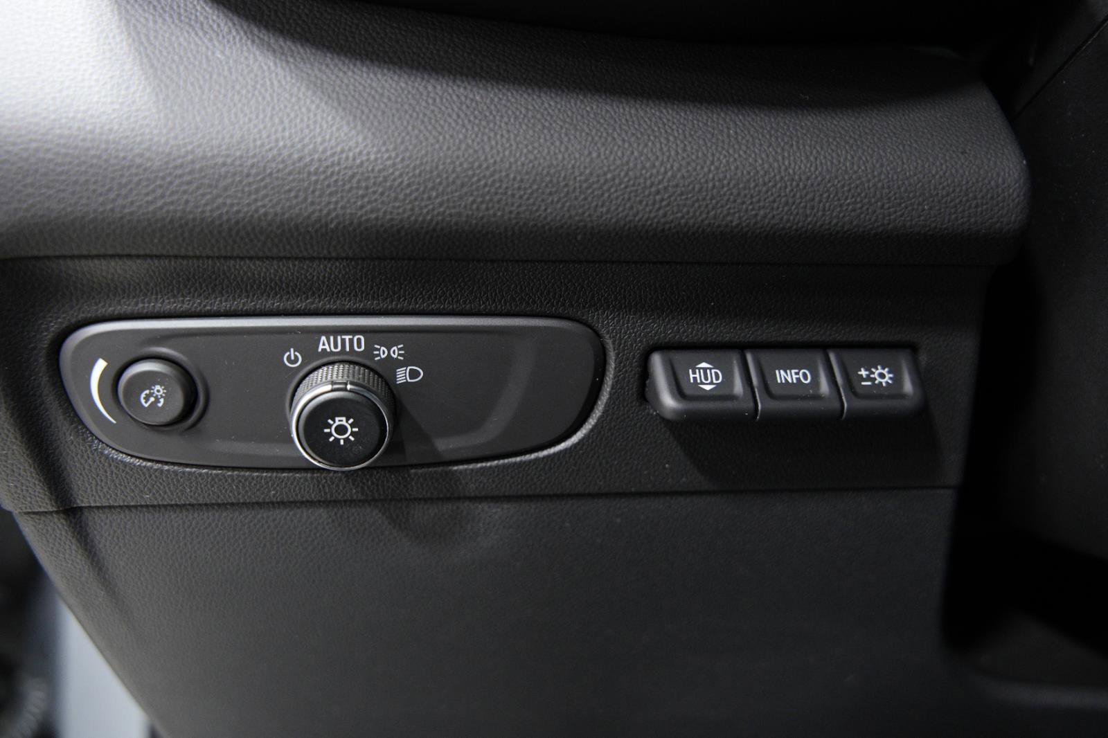 Used 2023 Buick Envision Avenir image 36