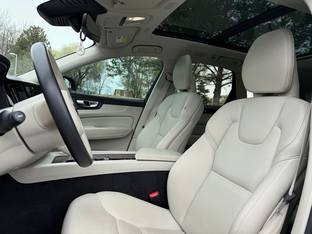 Used 2022 Volvo XC60 B5 Momentum w/ Advanced Package image 14