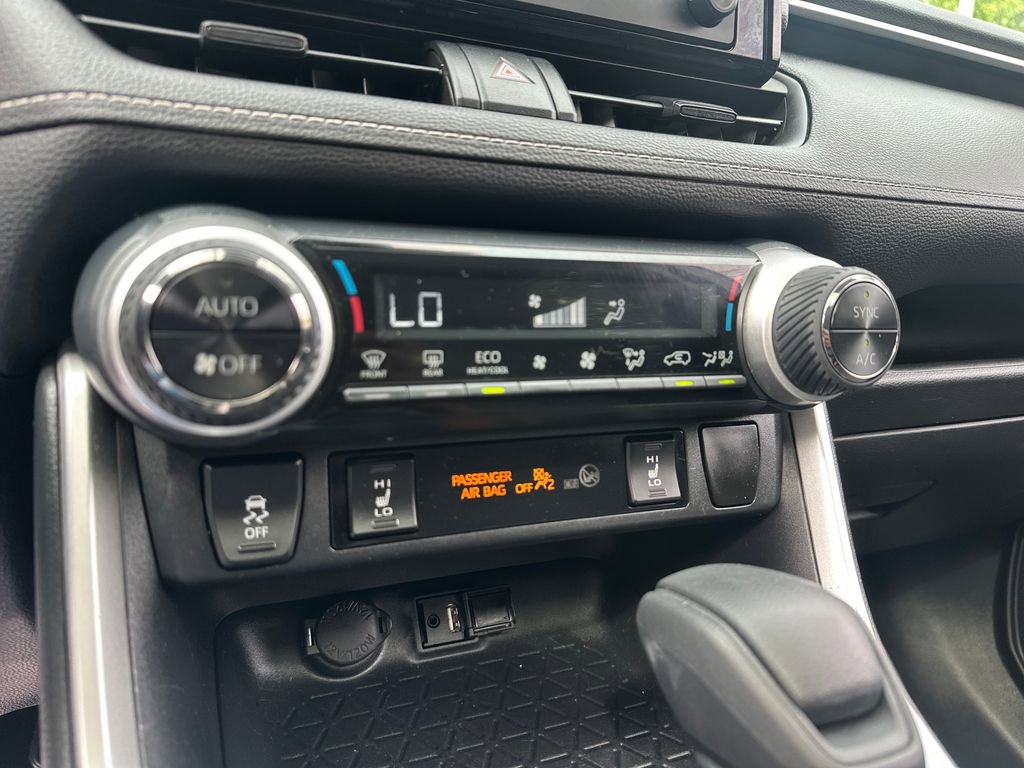 Used 2019 Toyota RAV4 XLE w/ Convenience Package AWD/4WD image 16
