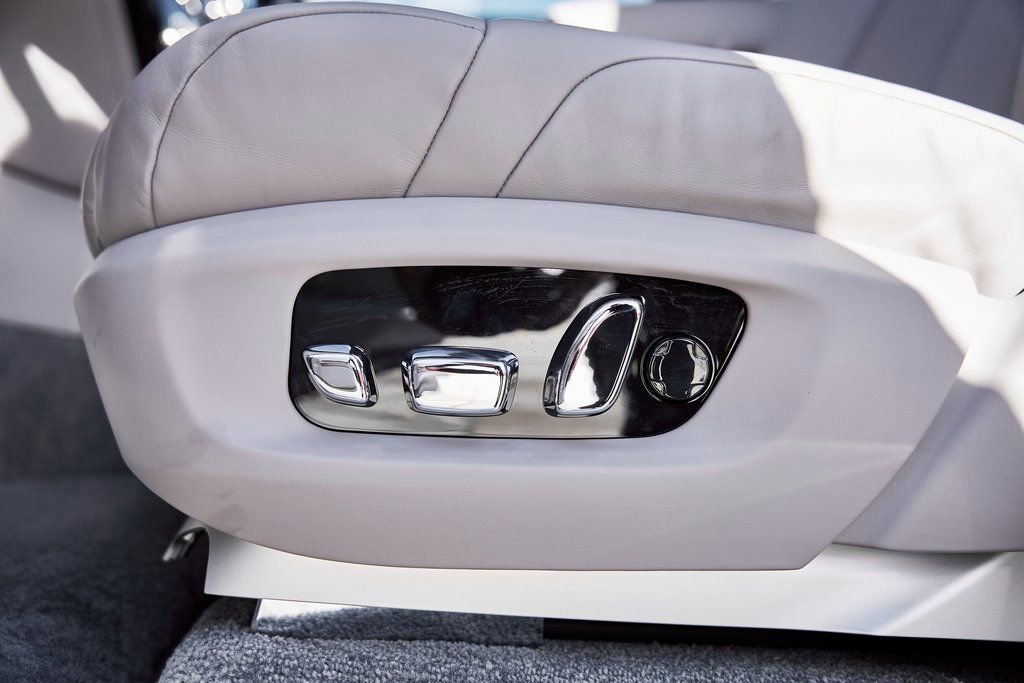 Used 2025 Rolls-Royce Phantom Sedan image 42