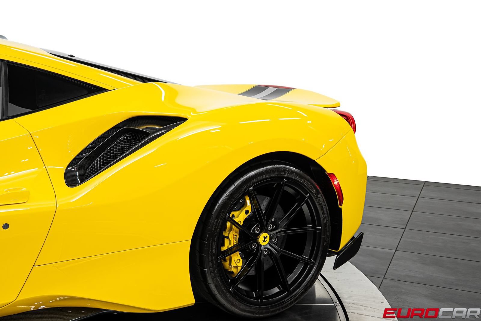 Used 2020 Ferrari 488 Pista Coupe RWD image 22