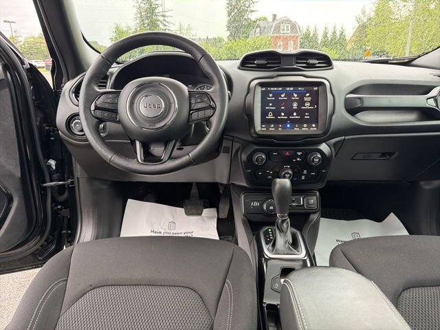 Used 2022 Jeep Renegade Altitude w/ Sun/Sound Group AWD/4WD image 17