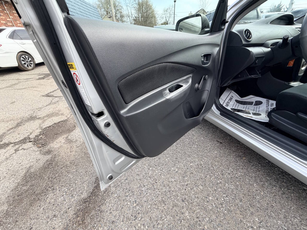 Used 2009 Toyota Yaris Sedan w/ Convenience Pkg FWD image 38