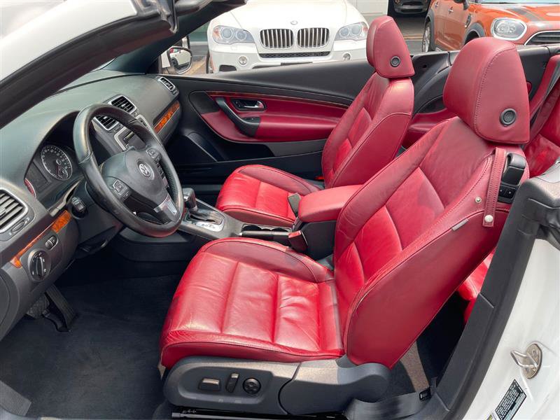 Used 2011 Volkswagen Eos Lux FWD image 18