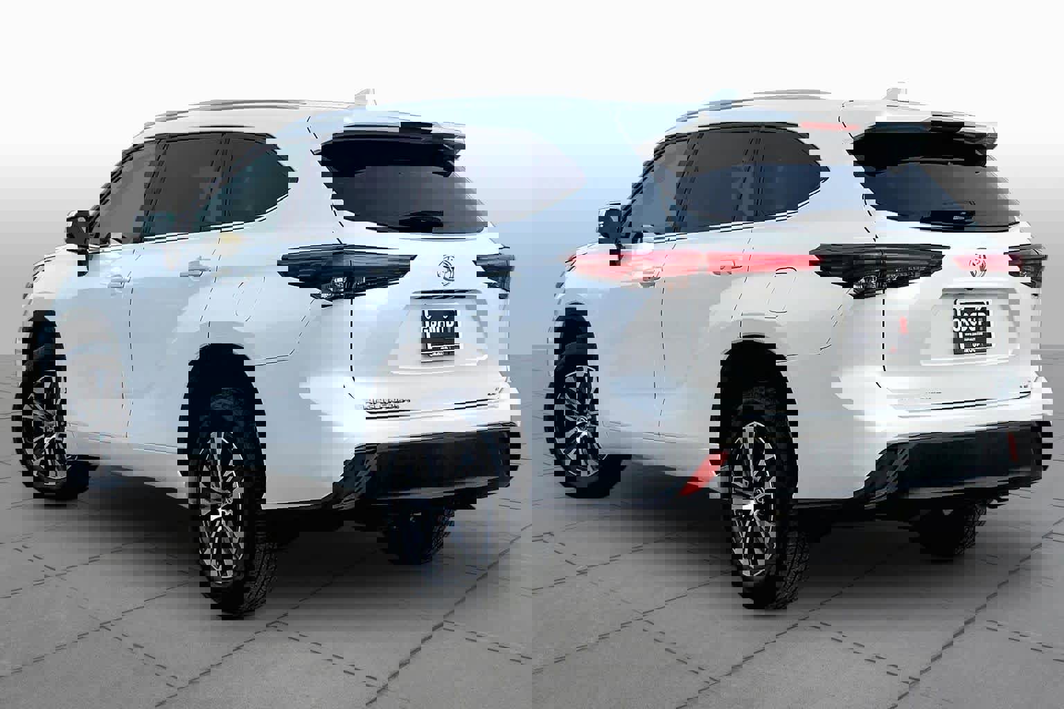 Used 2023 Toyota Highlander XLE image 12