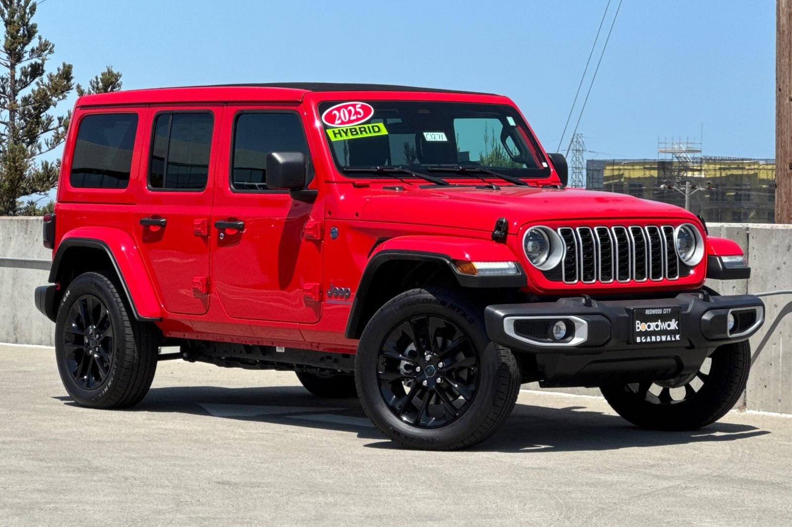 Used 2025 Jeep Wrangler Unlimited Sahara w/ Safety Group AWD/4WD image 2