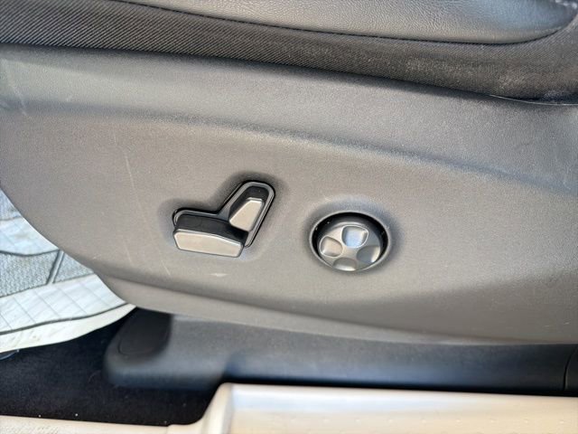 Used 2024 Chrysler Pacifica Touring-L FWD image 21