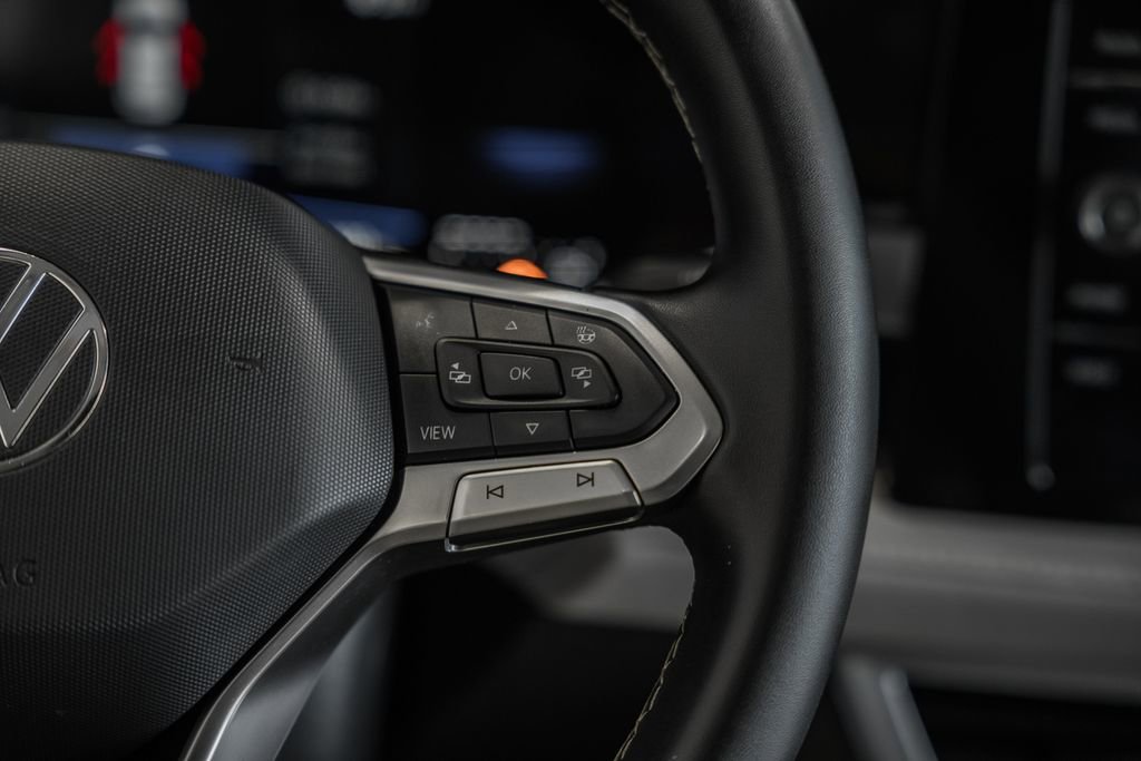 Used 2025 Volkswagen Taos SE w/ Panoramic Sunroof Package image 33